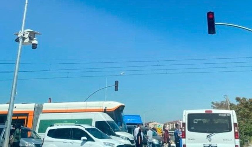 Tramvay kazası Eskişehir’de ulaşımı aksattı!