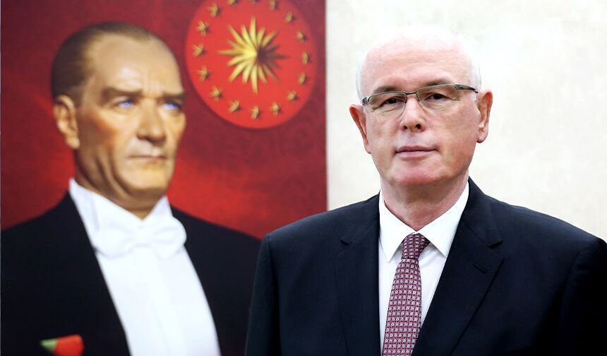 Başkan Kurt bir araştırmada daha Türkiye'nin zirvesinde!