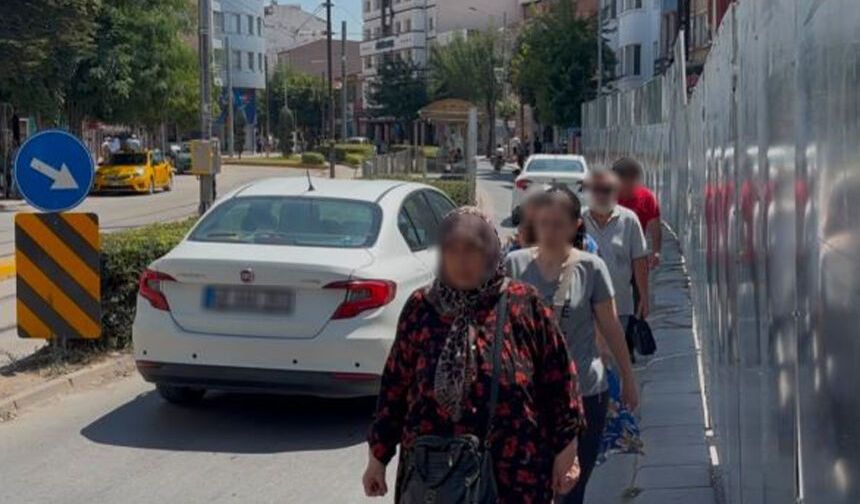 Eskişehir'de kaldırım kapandı, yayalar trafiğe indi
