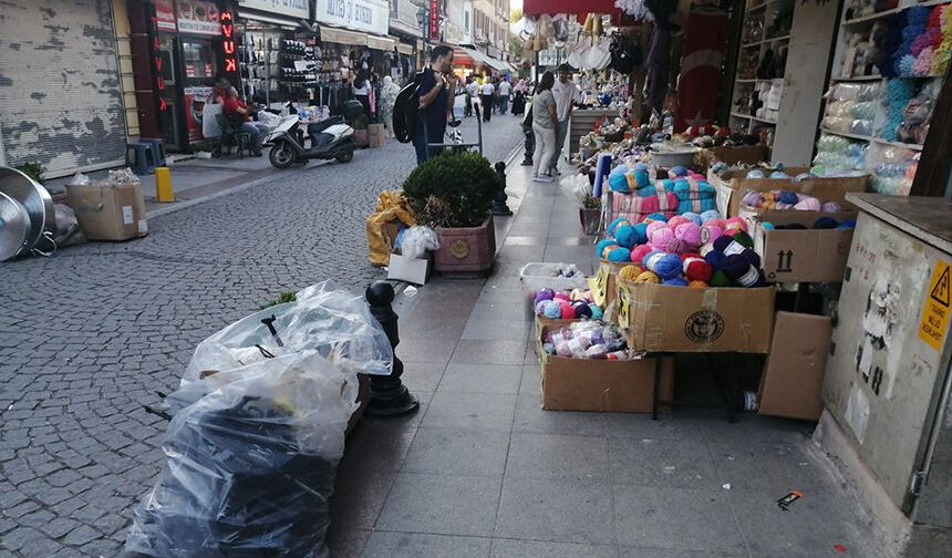 Eskişehir'de kaldırımlar yine geçit vermedi: Vatandaş isyan etti