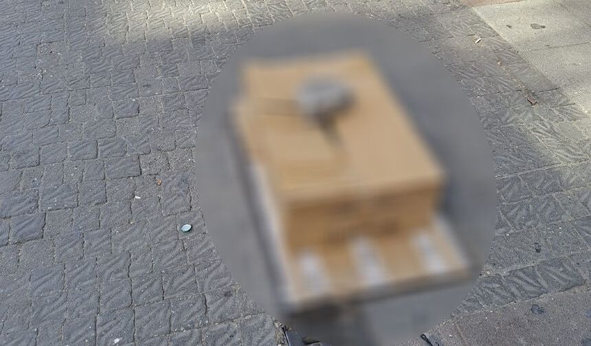Eskişehir'de mazgaldan gelen kokuya esnaftan ilginç çözüm