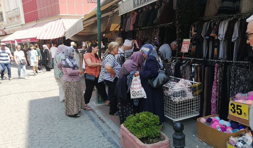 Eskişehir'de sezon sonu kampanyaları başladı: Fiyatlar yarı yarıya düştü