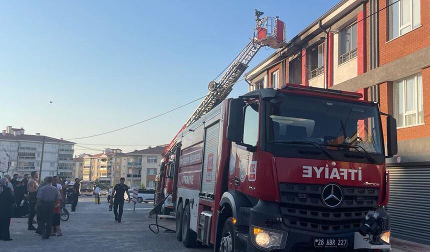 Eskişehir'de yangın paniği: 1'i çocuk 4 kişi hastanelik oldu
