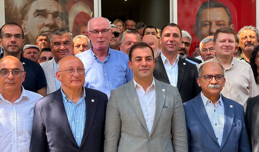 Yeni Parti Eskişehir'de rozetler takıldı!