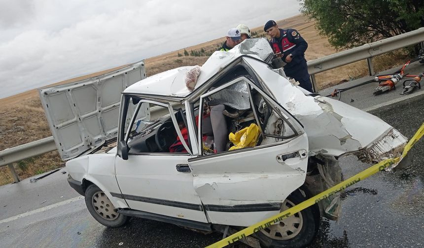 Eskişehir-Ankara yolunda can pazarı: Tır otomobile çarptı!
