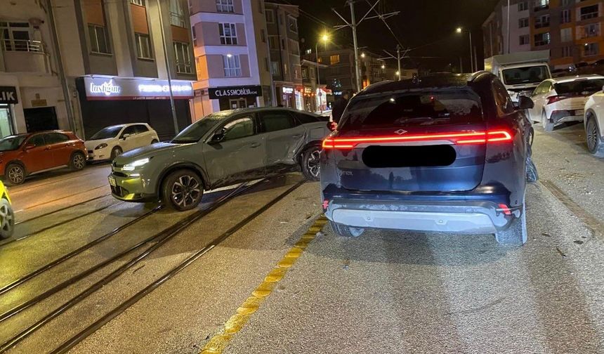 Eskişehir’de tramvay kazaya takıldı: Seferler durdu