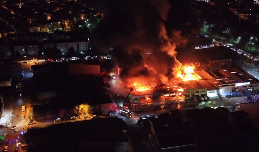 Baksan Sanayi Sitesi’nde korkutan yangın: Alevlere TOMA ile müdahale