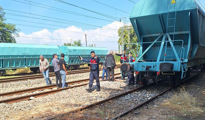 Eskişehir'de tren istasyonunda kaza: 1'i çocuk 2 kişi akıma kapıldı