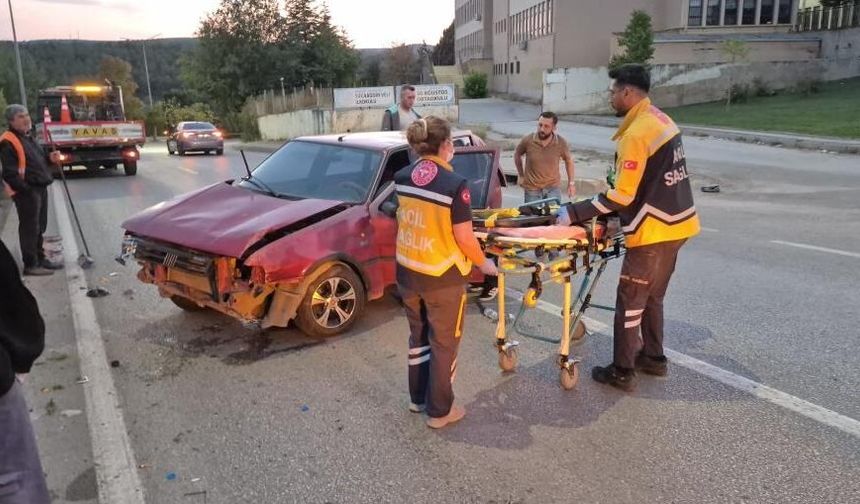 Eskişehir’de kontrolden çıkan otomobil direğe çarptı