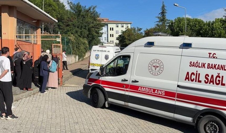 Başakşehir’de ortaokulda bir öğrenci 7 öğrenciyi bıçakladı!