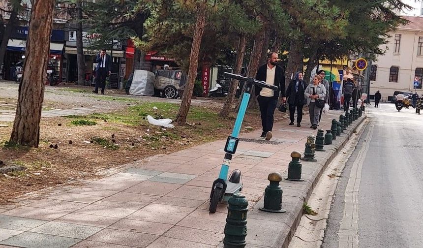 Eskişehir kaldırımlarında geçiş çilesi