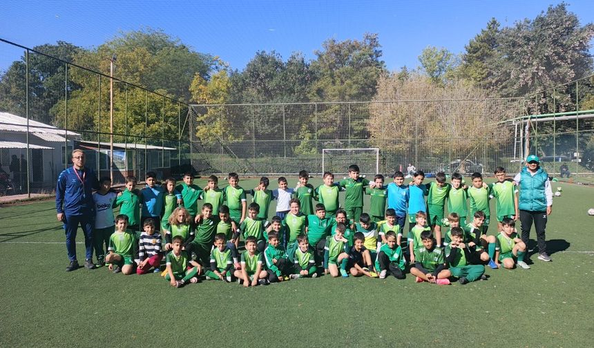 Şekerspor Futbol Okulu’nda çalışmalar sürüyor