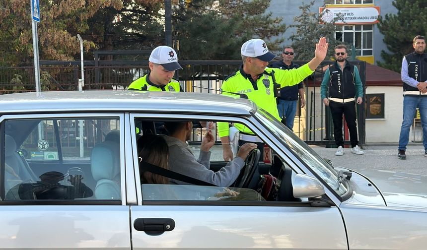 Eskişehir’de 52 okulda denetim: 342 kişinin kimliği sorgulandı