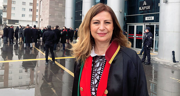 Ayşe Ünlüce Kimdir?