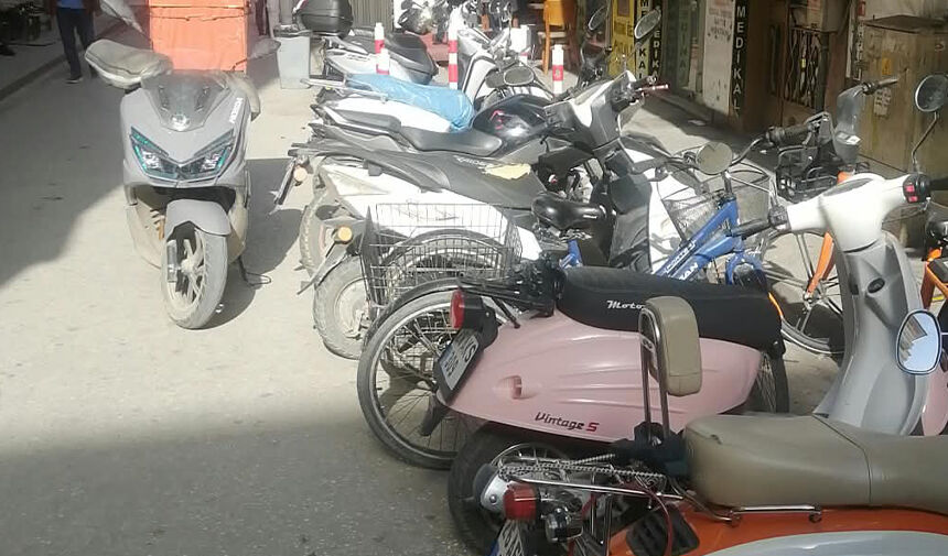 Eskişehir’de yasak dinlemiyorlar: Hacet Sokak motosiklet parkına döndü