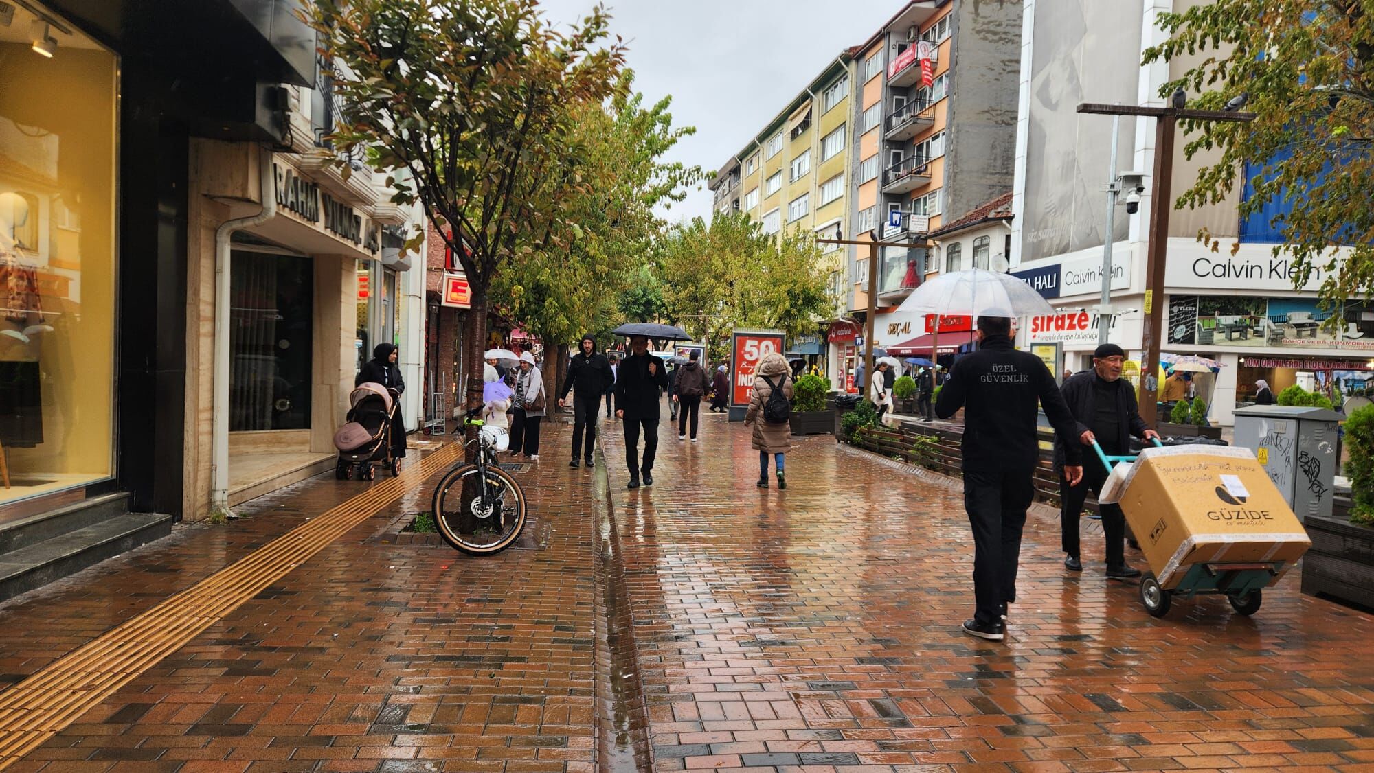 Sağanak Eskişehir’de günlük yaşamı etkiledi