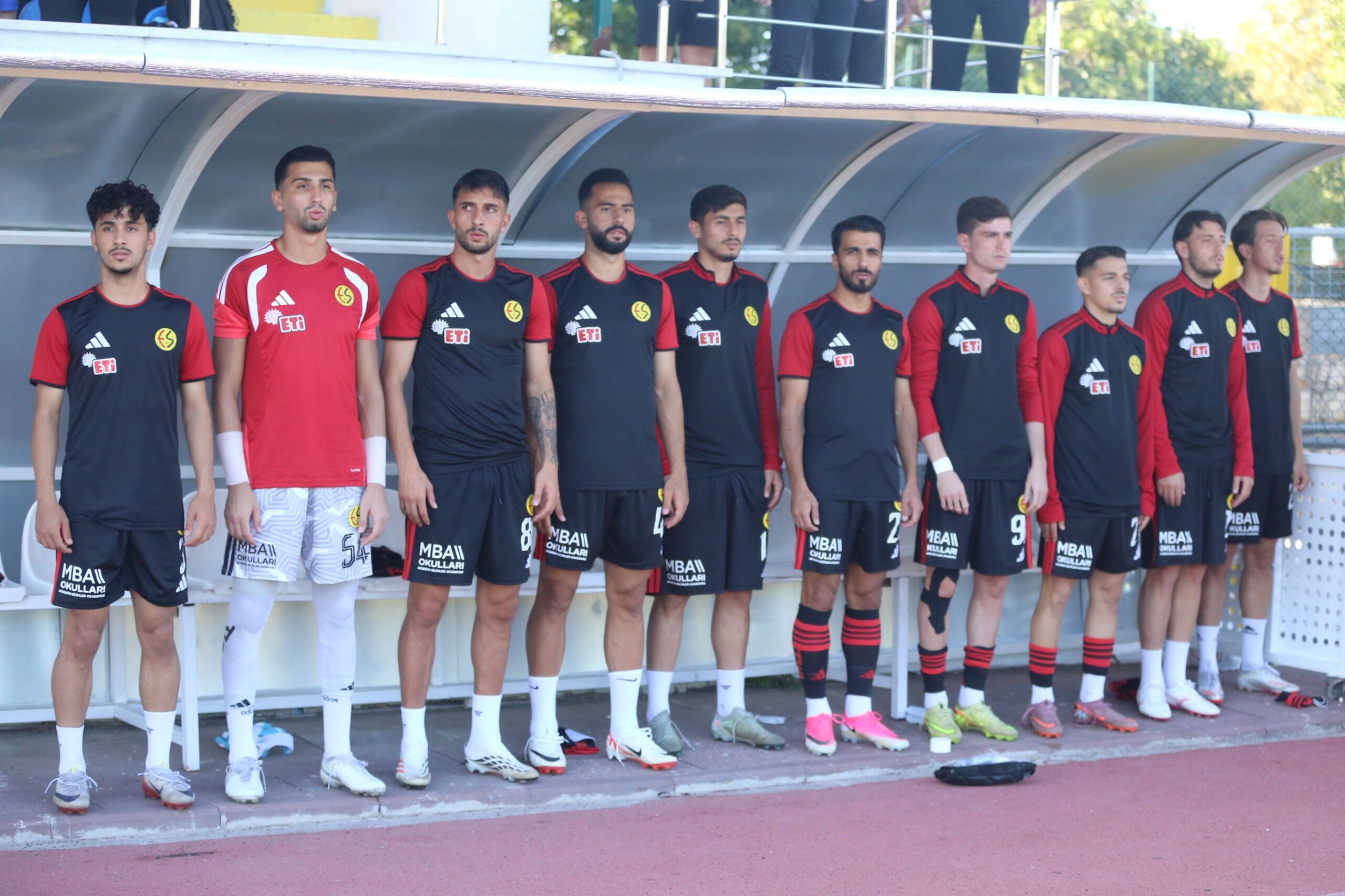 Eskişehirspor'da dört futbolcu henüz forma giymedi