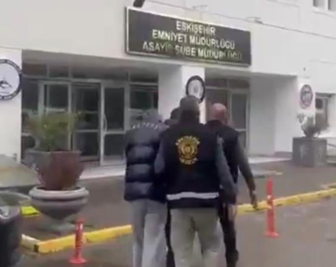 Eskişehir’de esnafı hedef alan hırsızlar yakayı ele verdi! 3 şüpheli gözaltında