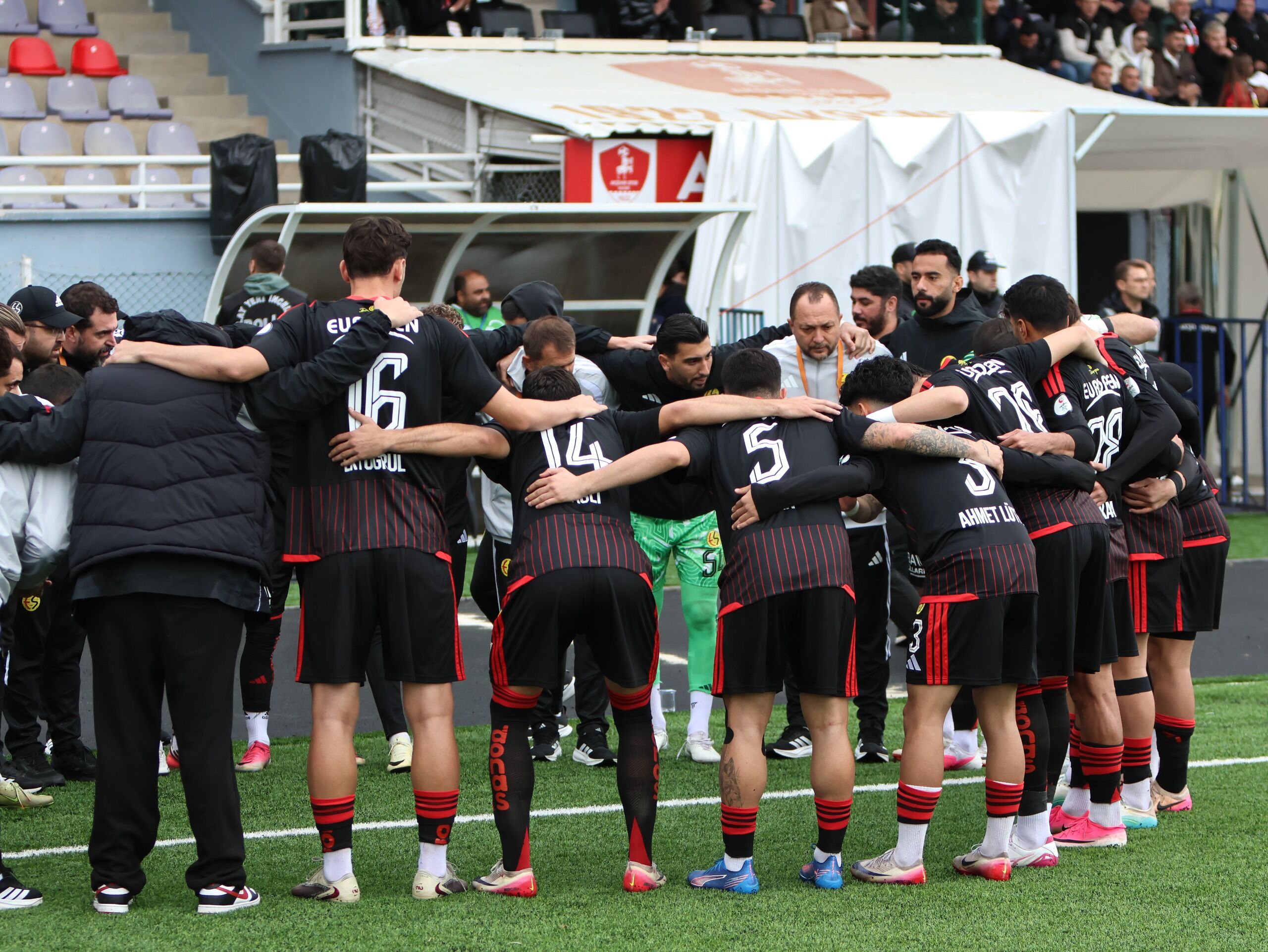Eskişehirspor'da önce kupa sonra lig