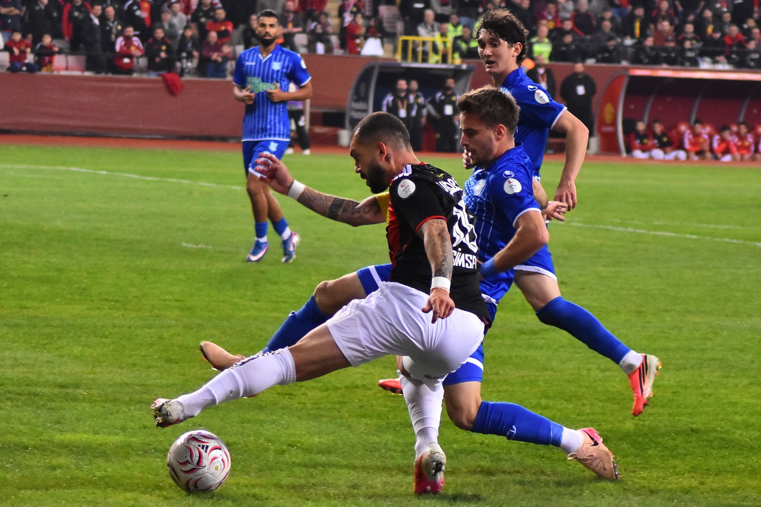 Eskişehirspor kendi evinde 1 puanı son dakika kurtardı!
